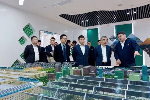 華為董事長梁華一行蒞臨信義集團(tuán)，深入探討智能化合作交流